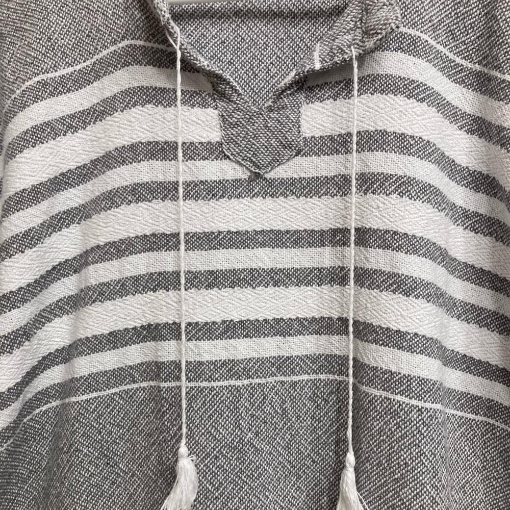 Mexican Handmade Woven Gray and White Striped Short Sleeve Top, Men’s, Small - Picture 2 of 5